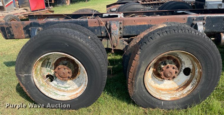 image for item JQ9618 1977 Kenworth KI00C  semi truck