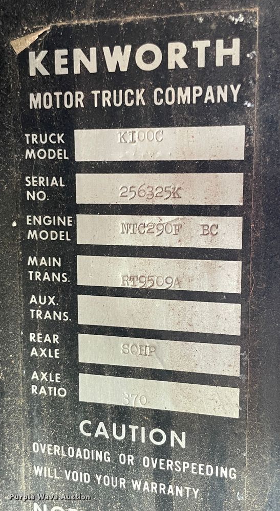 image for item JQ9618 1977 Kenworth KI00C  semi truck