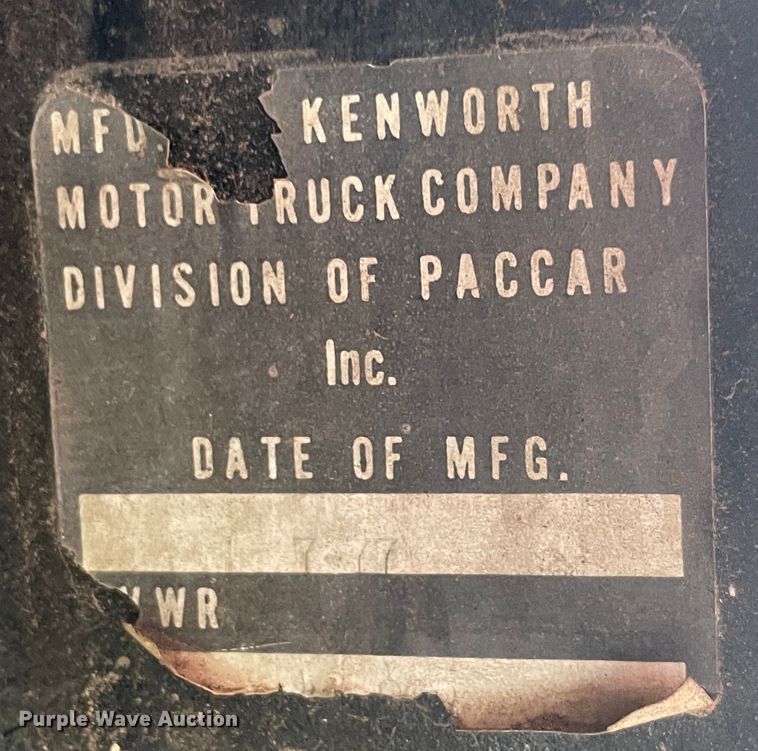 image for item JQ9618 1977 Kenworth KI00C  semi truck