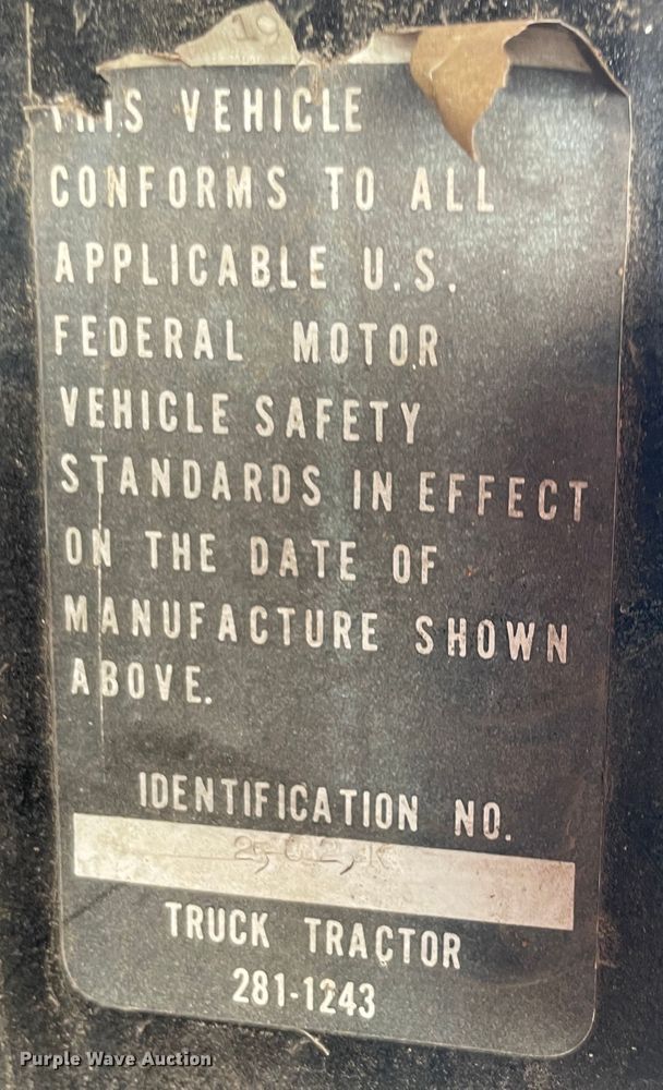 image for item JQ9618 1977 Kenworth KI00C  semi truck