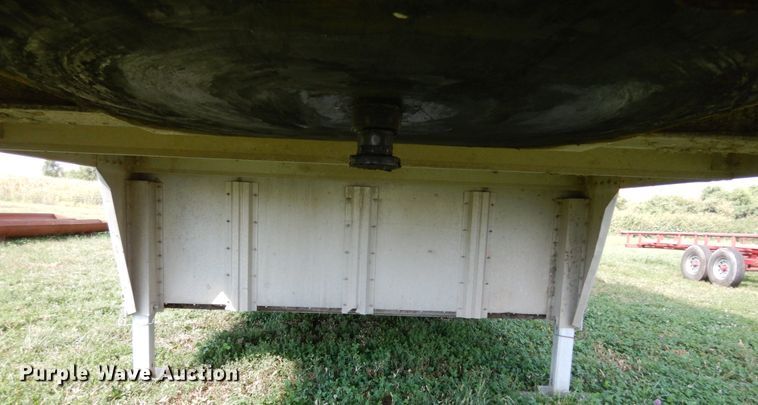image for item KI9579 1988 Wilson  livestock trailer