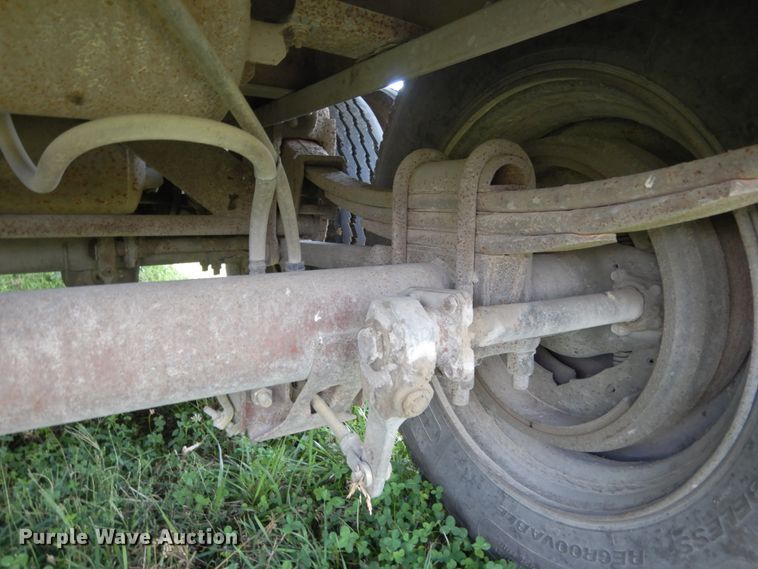 image for item KI9579 1988 Wilson  livestock trailer