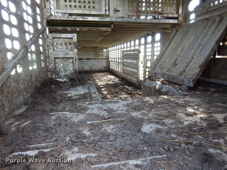 image for item KI9579 1988 Wilson  livestock trailer