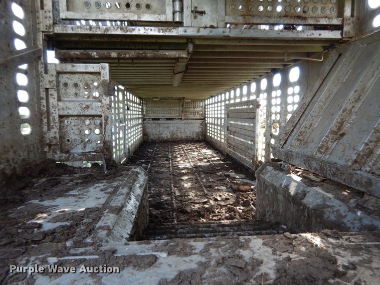 image for item KI9579 1988 Wilson  livestock trailer