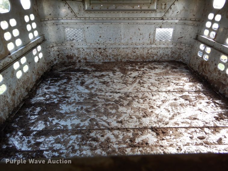 image for item KI9579 1988 Wilson  livestock trailer