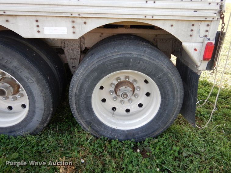 image for item KI9579 1988 Wilson  livestock trailer