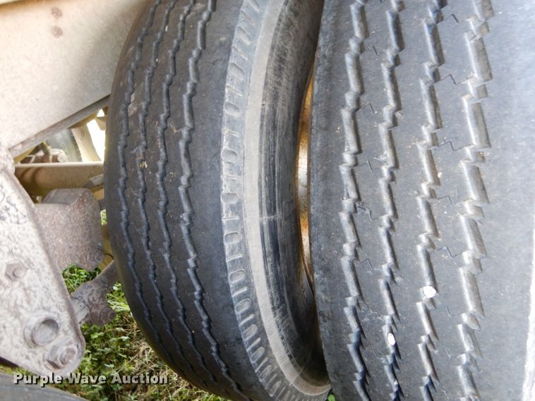 image for item KI9579 1988 Wilson  livestock trailer