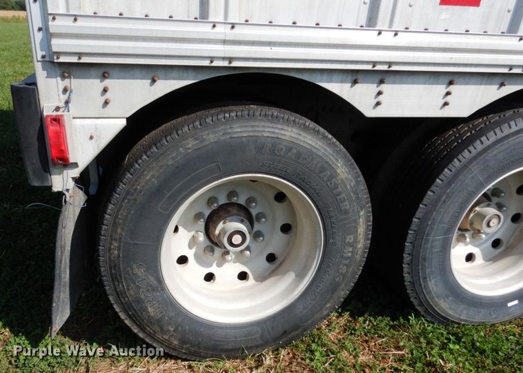 image for item KI9579 1988 Wilson  livestock trailer