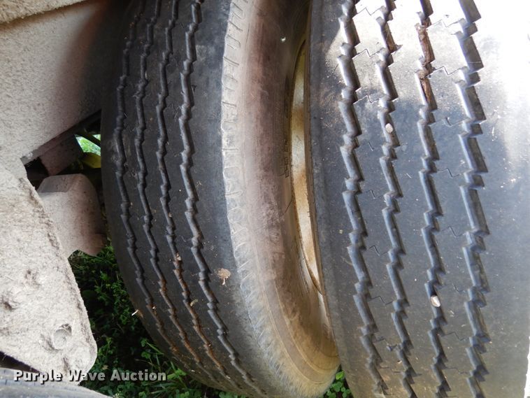 image for item KI9579 1988 Wilson  livestock trailer