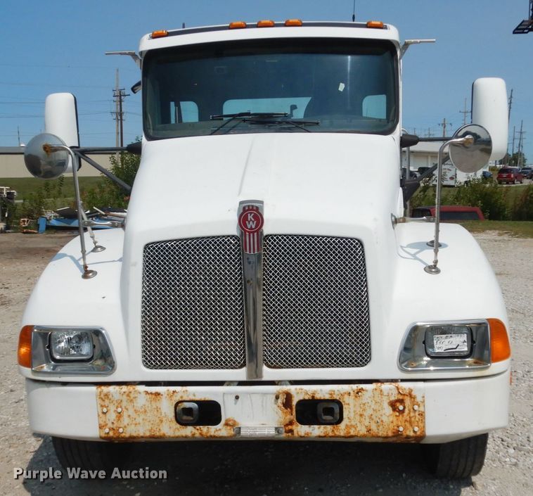 image for item KI9595 2005 Kenworth T300  semi truck