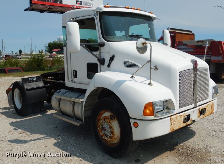 image for item KI9595 2005 Kenworth T300  semi truck