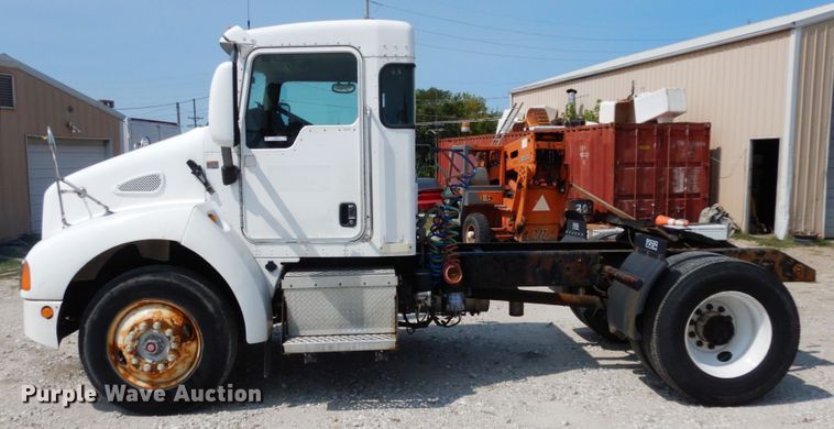 image for item KI9595 2005 Kenworth T300  semi truck