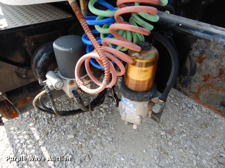 image for item KI9595 2005 Kenworth T300  semi truck