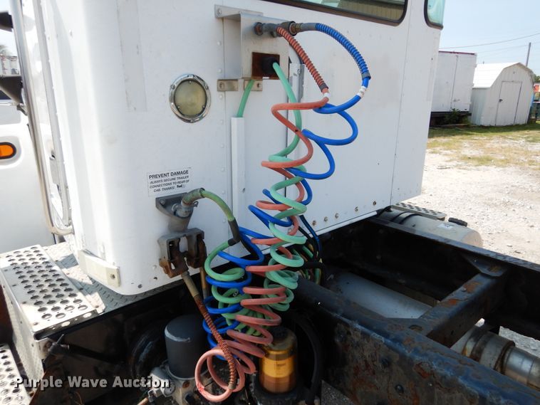 image for item KI9595 2005 Kenworth T300  semi truck