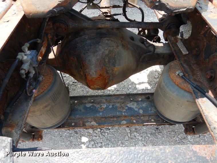 image for item KI9595 2005 Kenworth T300  semi truck