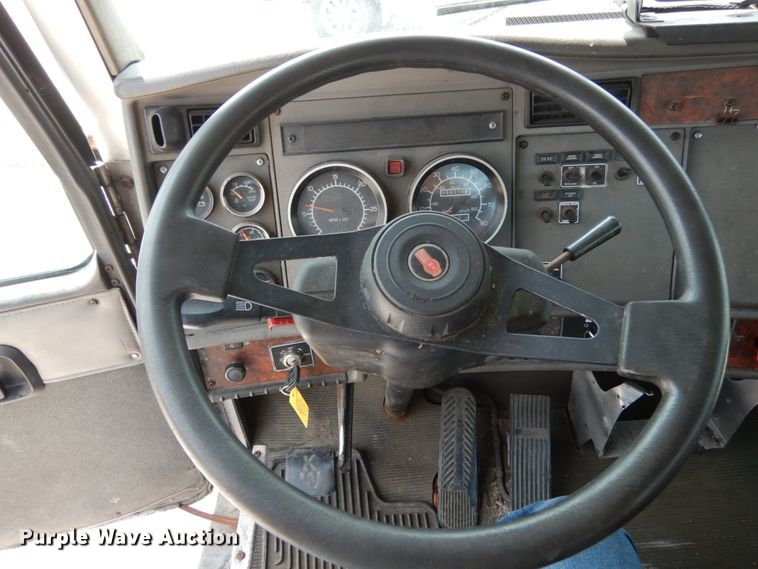 image for item KI9595 2005 Kenworth T300  semi truck