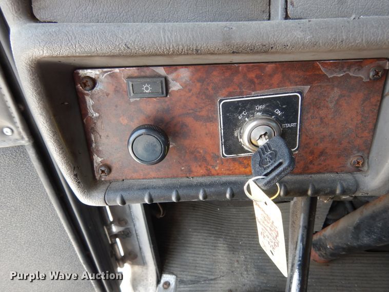 image for item KI9595 2005 Kenworth T300  semi truck