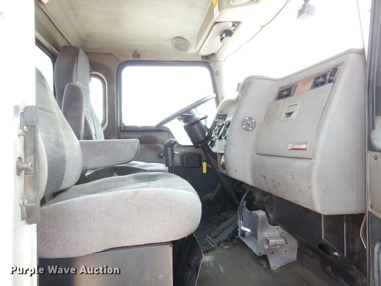 image for item KI9595 2005 Kenworth T300  semi truck