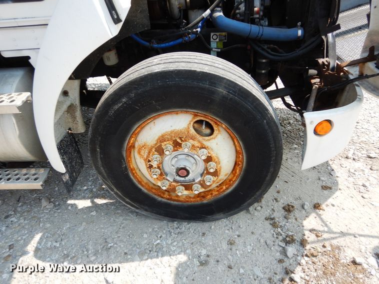 image for item KI9595 2005 Kenworth T300  semi truck