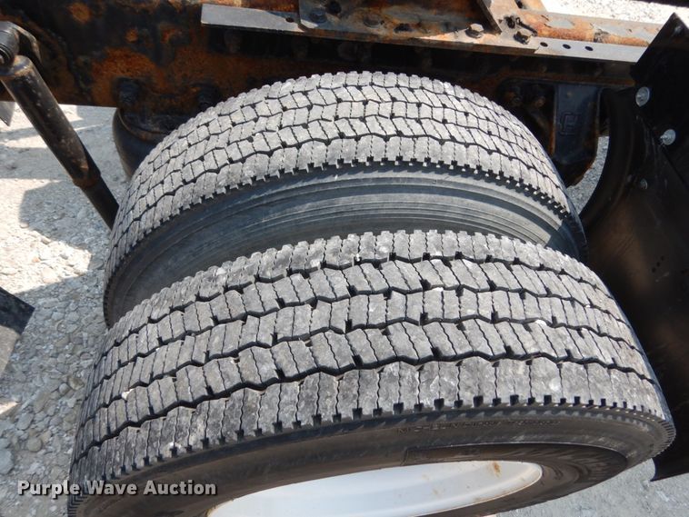 image for item KI9595 2005 Kenworth T300  semi truck