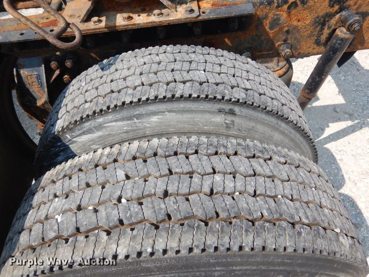 image for item KI9595 2005 Kenworth T300  semi truck