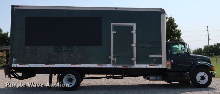 image for item KQ9744 1996 International 4900  box truck