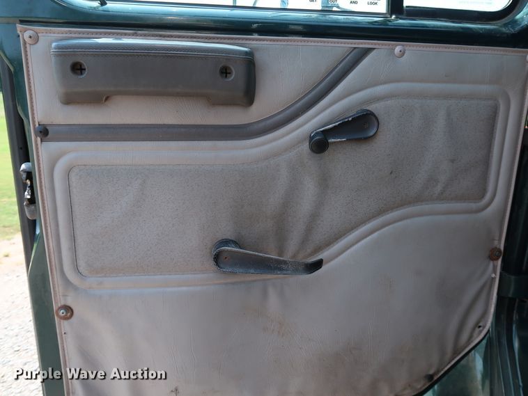 image for item KQ9744 1996 International 4900  box truck