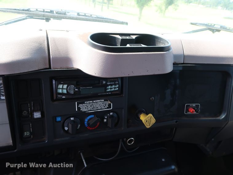 image for item KQ9744 1996 International 4900  box truck