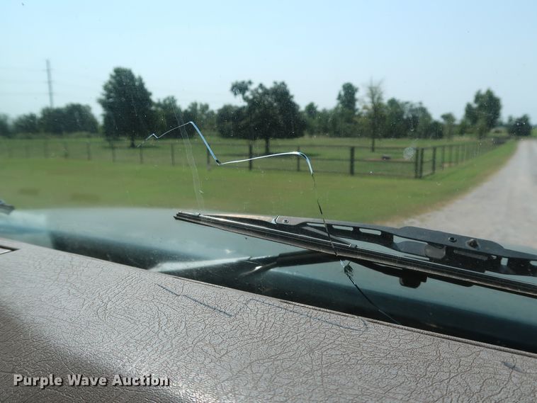 image for item KQ9744 1996 International 4900  box truck