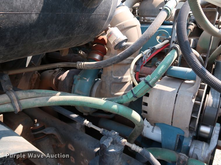 image for item KQ9744 1996 International 4900  box truck