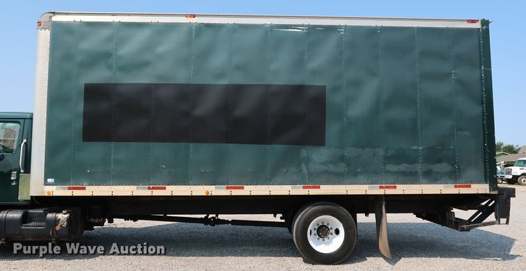 image for item KQ9744 1996 International 4900  box truck