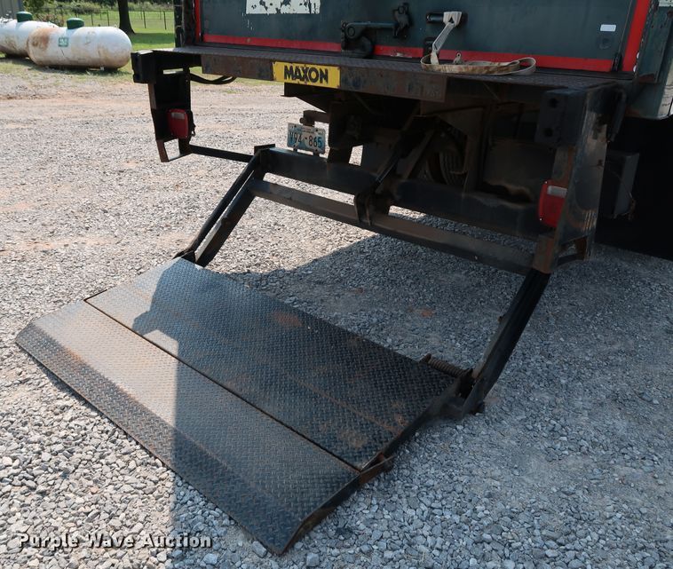 image for item KQ9744 1996 International 4900  box truck