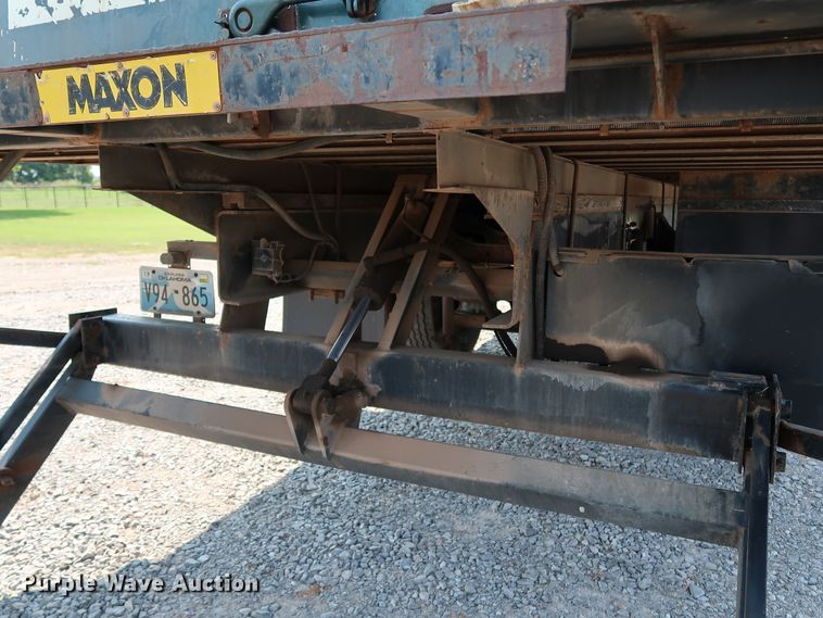 image for item KQ9744 1996 International 4900  box truck