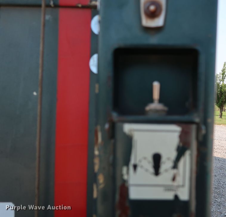 image for item KQ9744 1996 International 4900  box truck