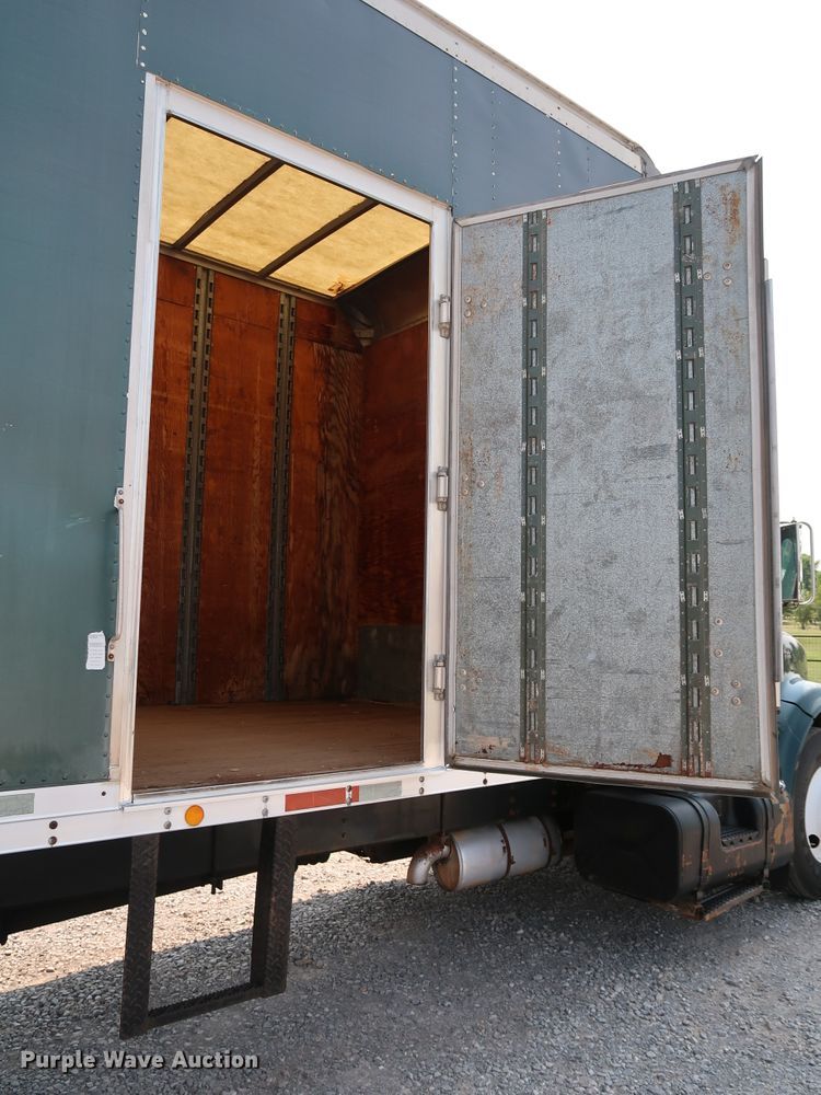 image for item KQ9744 1996 International 4900  box truck