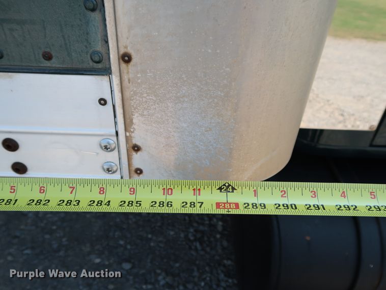 image for item KQ9744 1996 International 4900  box truck