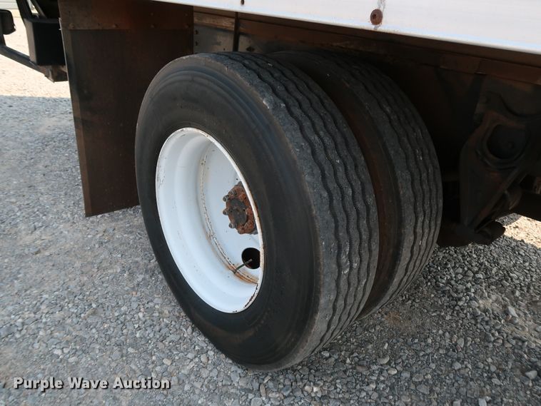 image for item KQ9744 1996 International 4900  box truck