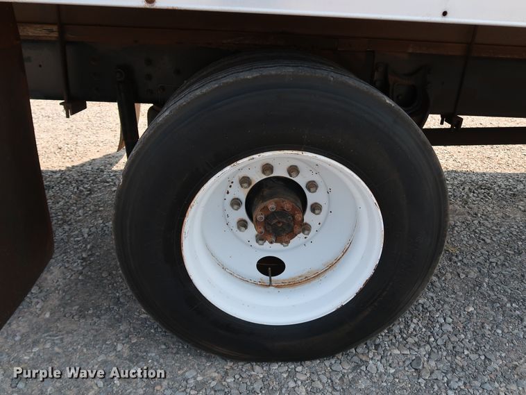 image for item KQ9744 1996 International 4900  box truck