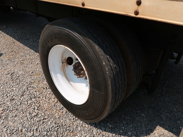 image for item KQ9744 1996 International 4900  box truck