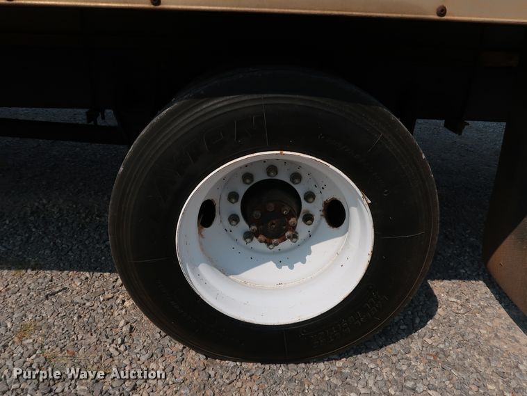 image for item KQ9744 1996 International 4900  box truck