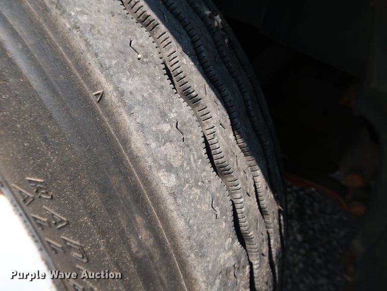 image for item KQ9744 1996 International 4900  box truck