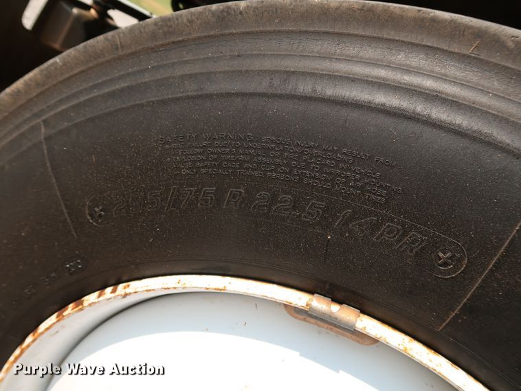 image for item KQ9744 1996 International 4900  box truck