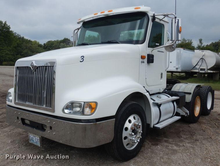 image for item KU9214 2007 International 9400i  semi truck