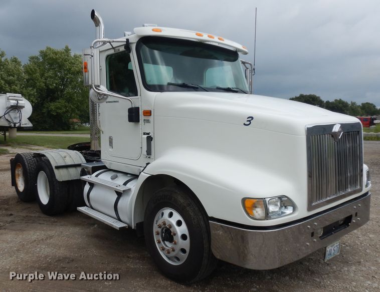 image for item KU9214 2007 International 9400i  semi truck