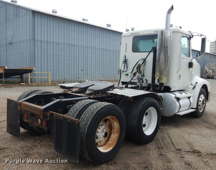 image for item KU9214 2007 International 9400i  semi truck