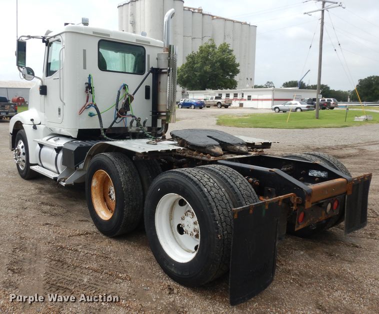 image for item KU9214 2007 International 9400i  semi truck