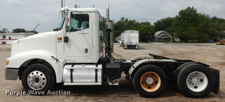image for item KU9214 2007 International 9400i  semi truck