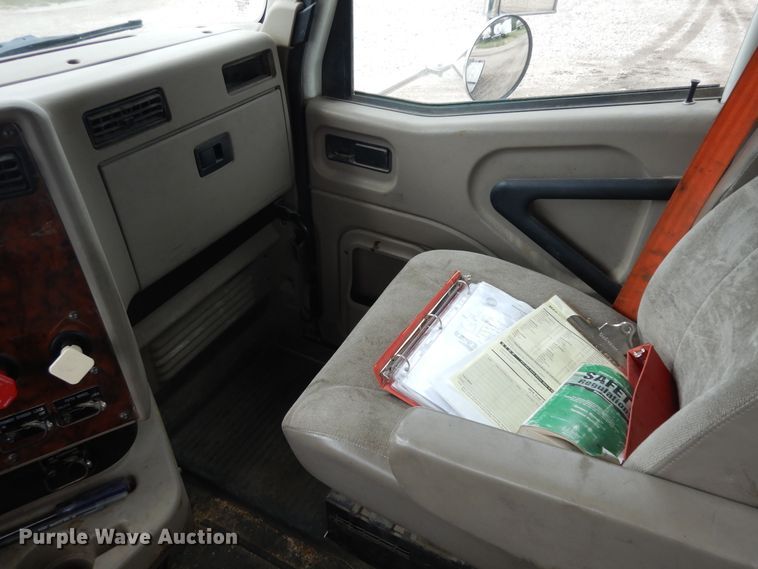 image for item KU9214 2007 International 9400i  semi truck