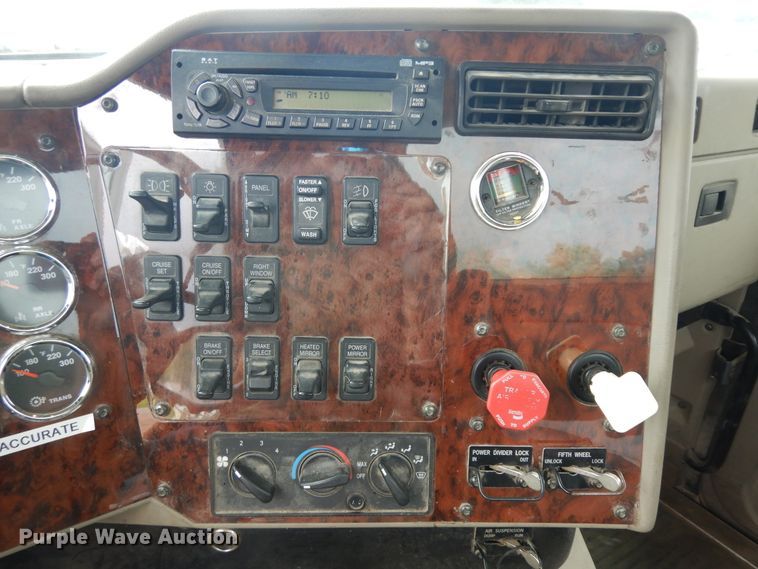 image for item KU9214 2007 International 9400i  semi truck