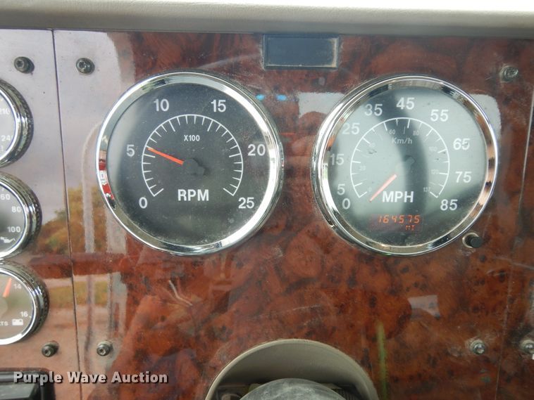 image for item KU9214 2007 International 9400i  semi truck